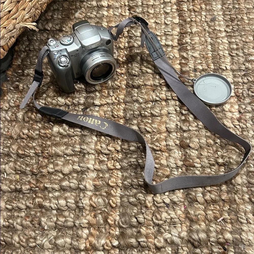 Canon PowerShot S2 IS 5.0MP 12x Digital Camera Silver w/ Vlog Flip-Viewer